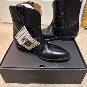 NIB FRYE BILLY SHORT BLACK BOOTS SIZE 6.5